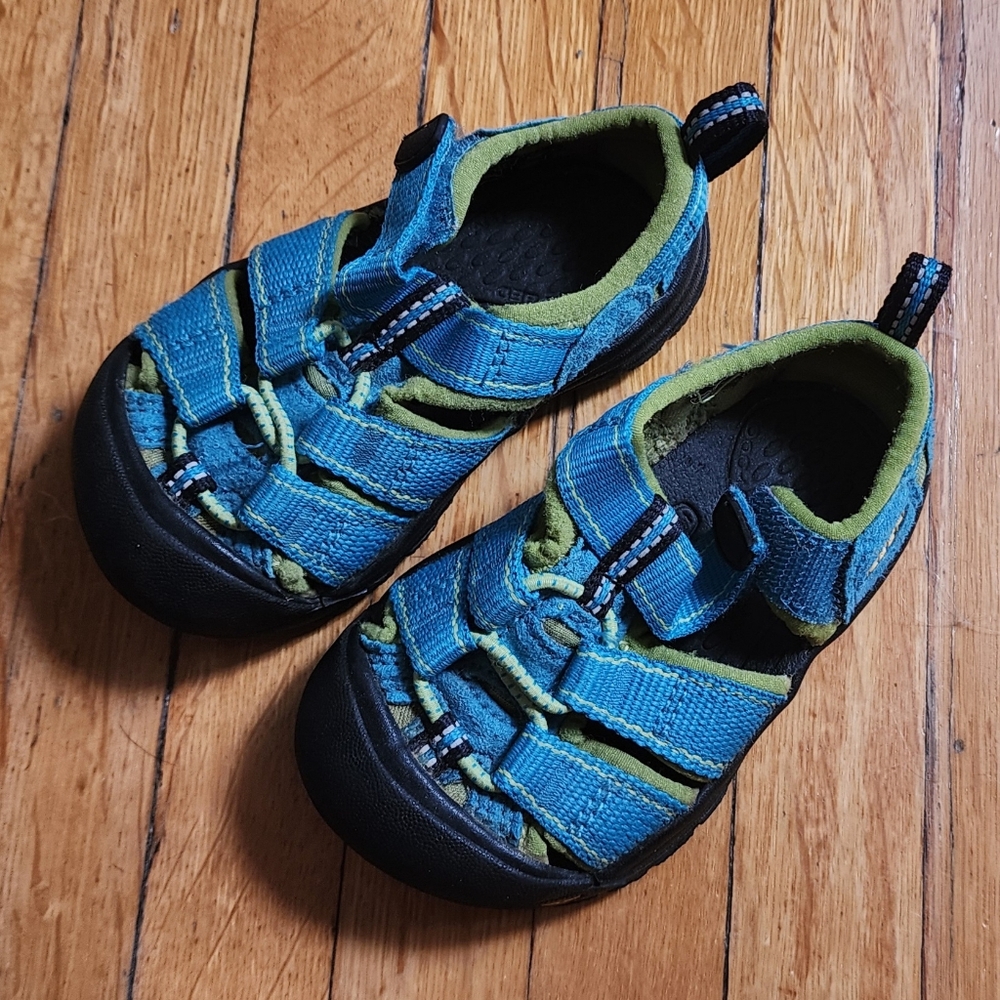 KEEN Blue/Green water shoes - size 5 US